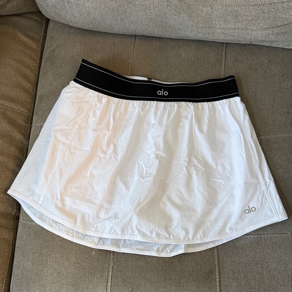 ALO Yoga Match Point White Skirt, Size LG EUC